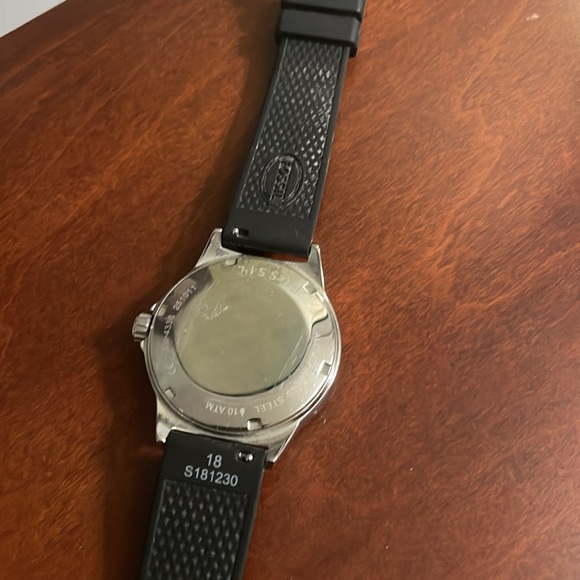 Fossil watch with silicone strap - Picture 3 of 7